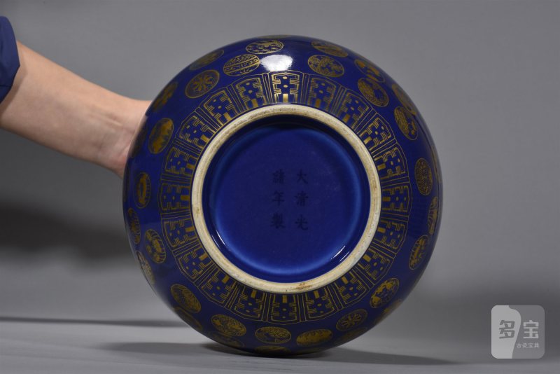 清光绪 霁蓝描金皮球花纹赏瓶 - 图5